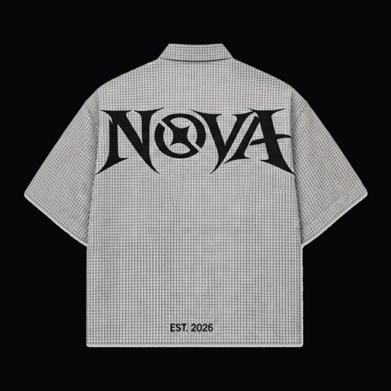 Camisa de NOVA Supply Clothing, camisa de manga corta gris con NOVA en grande en la espalda