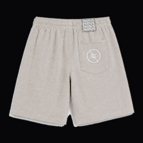 Pantalón corto de NOVA Supply Clothing, pantalón corto beige con el emblema en el bolsillo