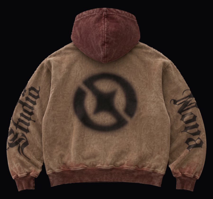 Sudadera NOVA Supply Clothing por detrás, con el emblema grande en la espalda